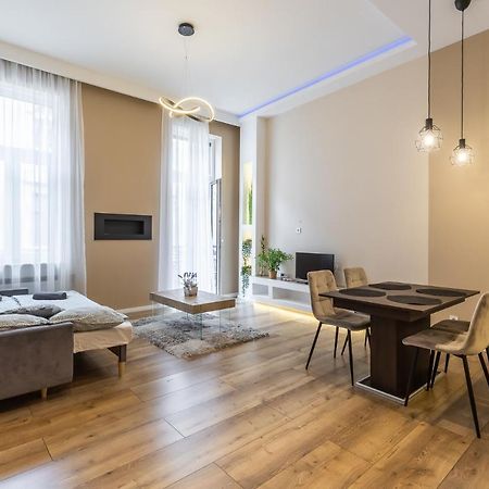 Csengery Deluxe Home With Balcony Budapest Ngoại thất bức ảnh