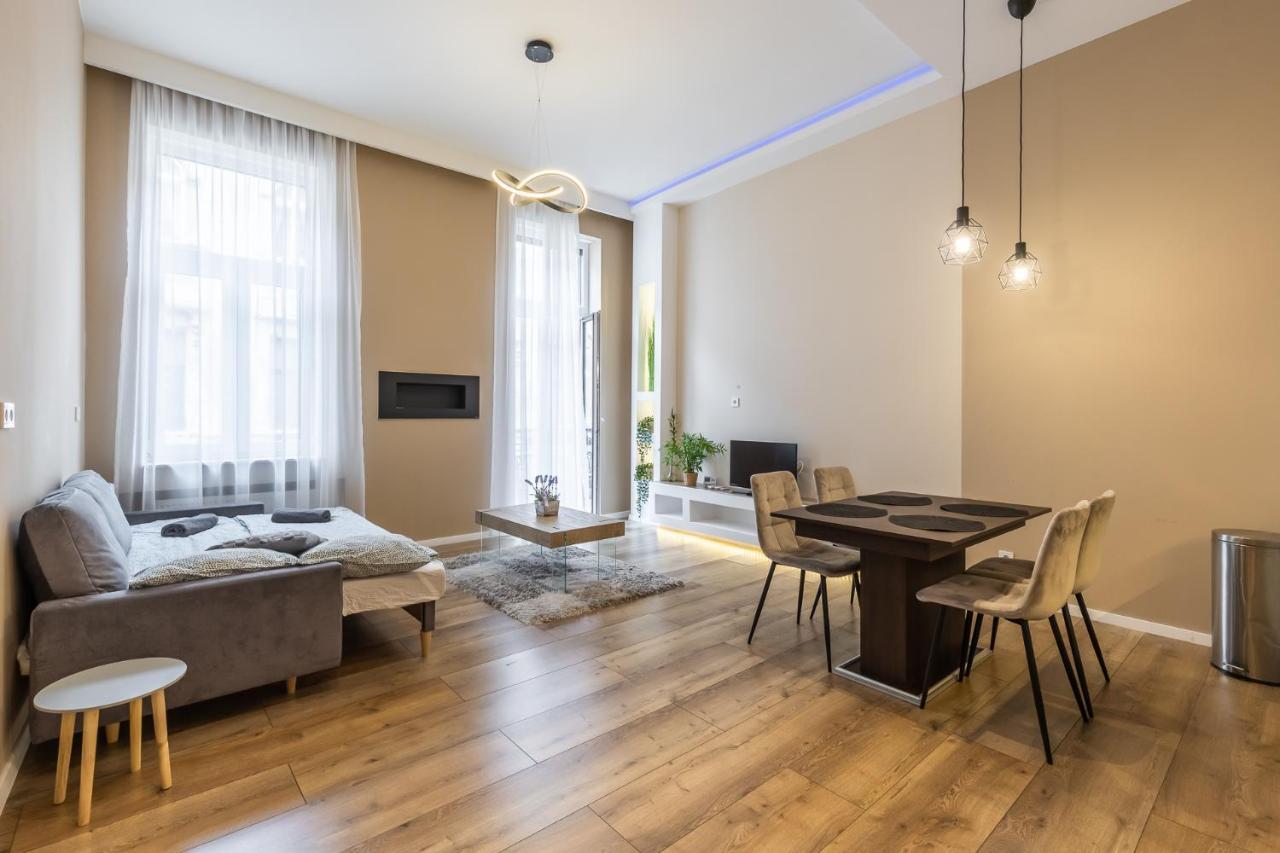 Csengery Deluxe Home With Balcony Budapest Ngoại thất bức ảnh