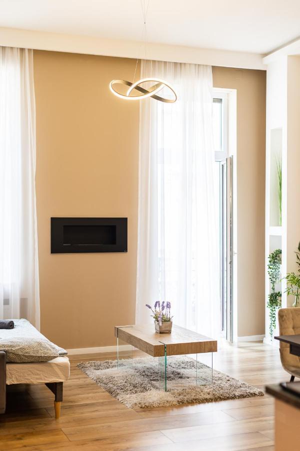 Csengery Deluxe Home With Balcony Budapest Ngoại thất bức ảnh