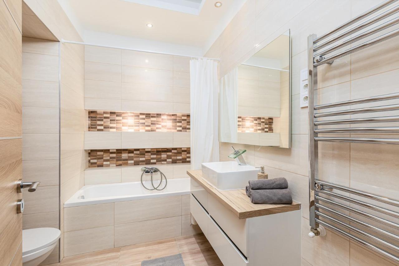 Csengery Deluxe Home With Balcony Budapest Ngoại thất bức ảnh