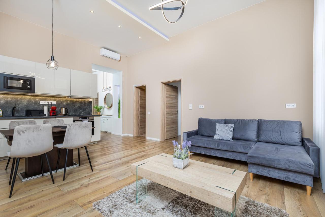 Csengery Deluxe Home With Balcony Budapest Ngoại thất bức ảnh