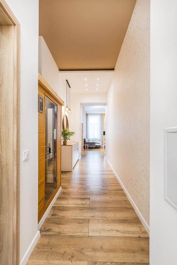Csengery Deluxe Home With Balcony Budapest Ngoại thất bức ảnh