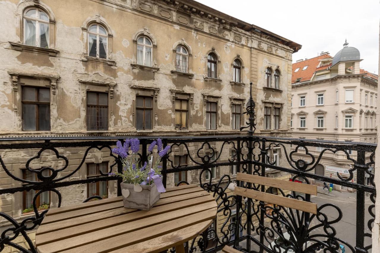 Csengery Deluxe Home With Balcony Budapest Ngoại thất bức ảnh
